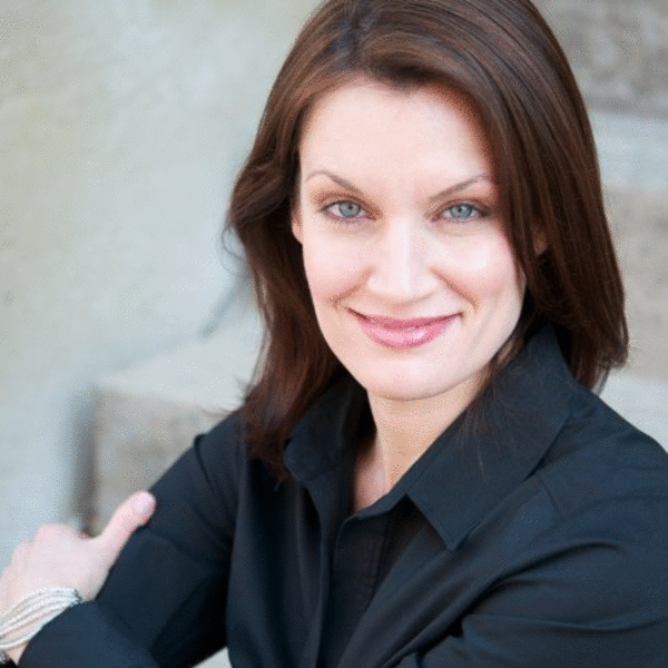  Robyn  Hussa