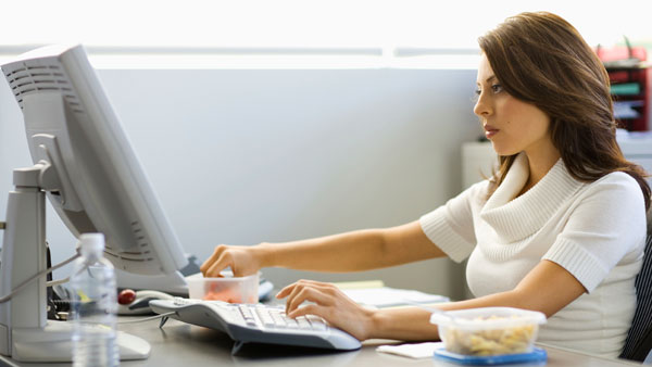 Is It Bad for My Health to Eat Lunch At My Computer?